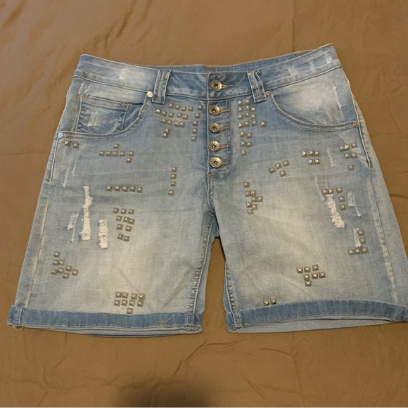Denim shorts with studs - Picture 1 of 9